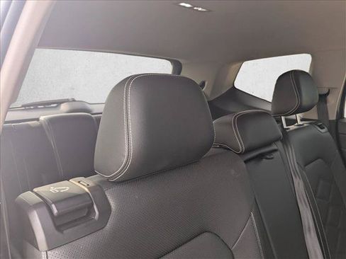 Used 2025 Volkswagen Atlas SE FWD image 17