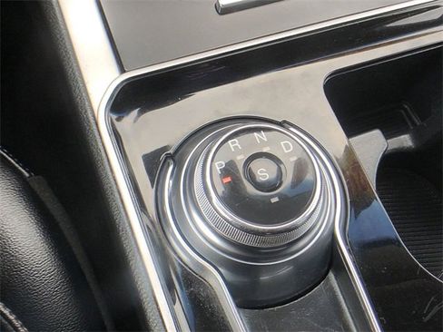 Used 2020 Ford Edge SEL image 19