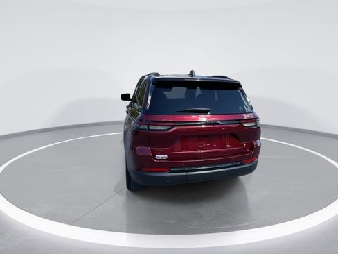 Used 2024 Jeep Grand Cherokee Altitude image 16