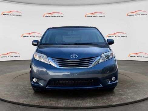 Used 2017 Toyota Sienna XLE w/ Protection Package image 2