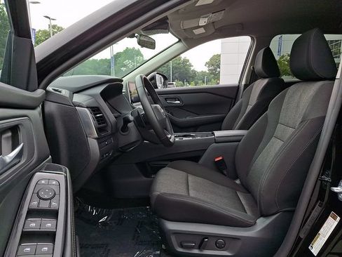 Used 2025 Nissan Rogue SV FWD image 13