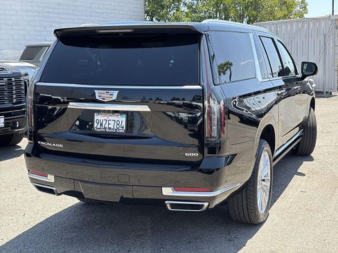 Used 2026 Cadillac Escalade ESV Luxury RWD image 5