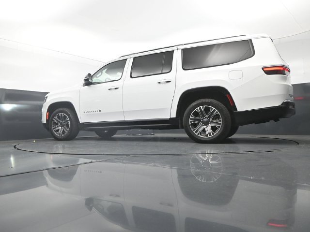 Used 2024 Jeep Wagoneer L Series II RWD image 35