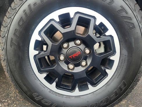 Used 2025 Toyota Tacoma TRD Off-Road image 18