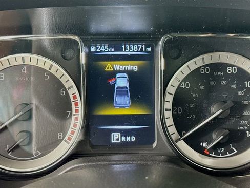 Used 2018 Nissan Titan SV w/ SV Convenience Package image 15