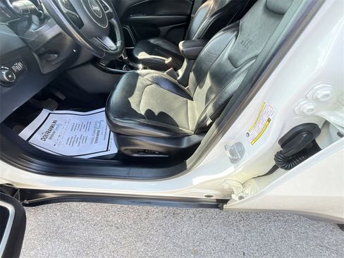 Used 2018 Jeep Compass Limited image 12