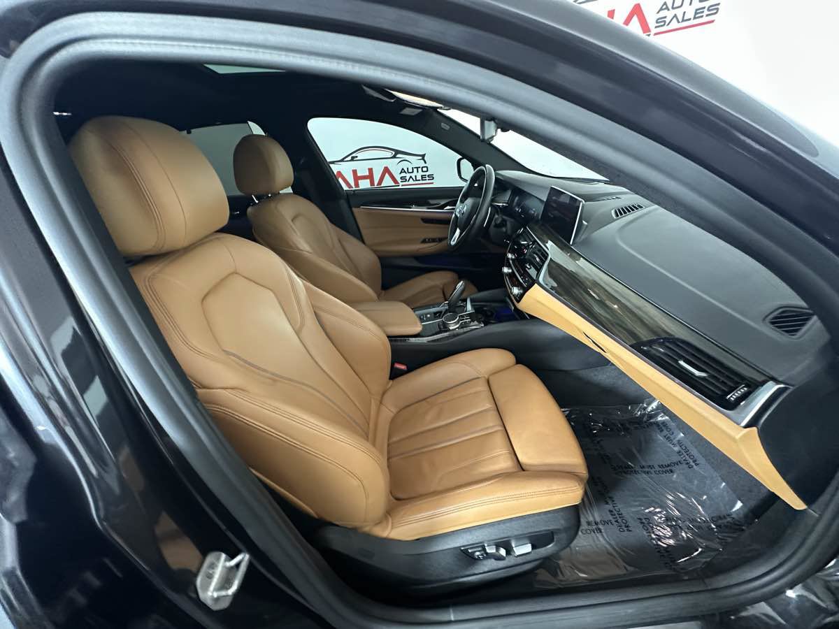Used 2019 BMW 540i w/ Premium Package RWD image 28