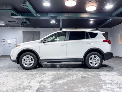 Used 2013 Toyota RAV4 LE image 5