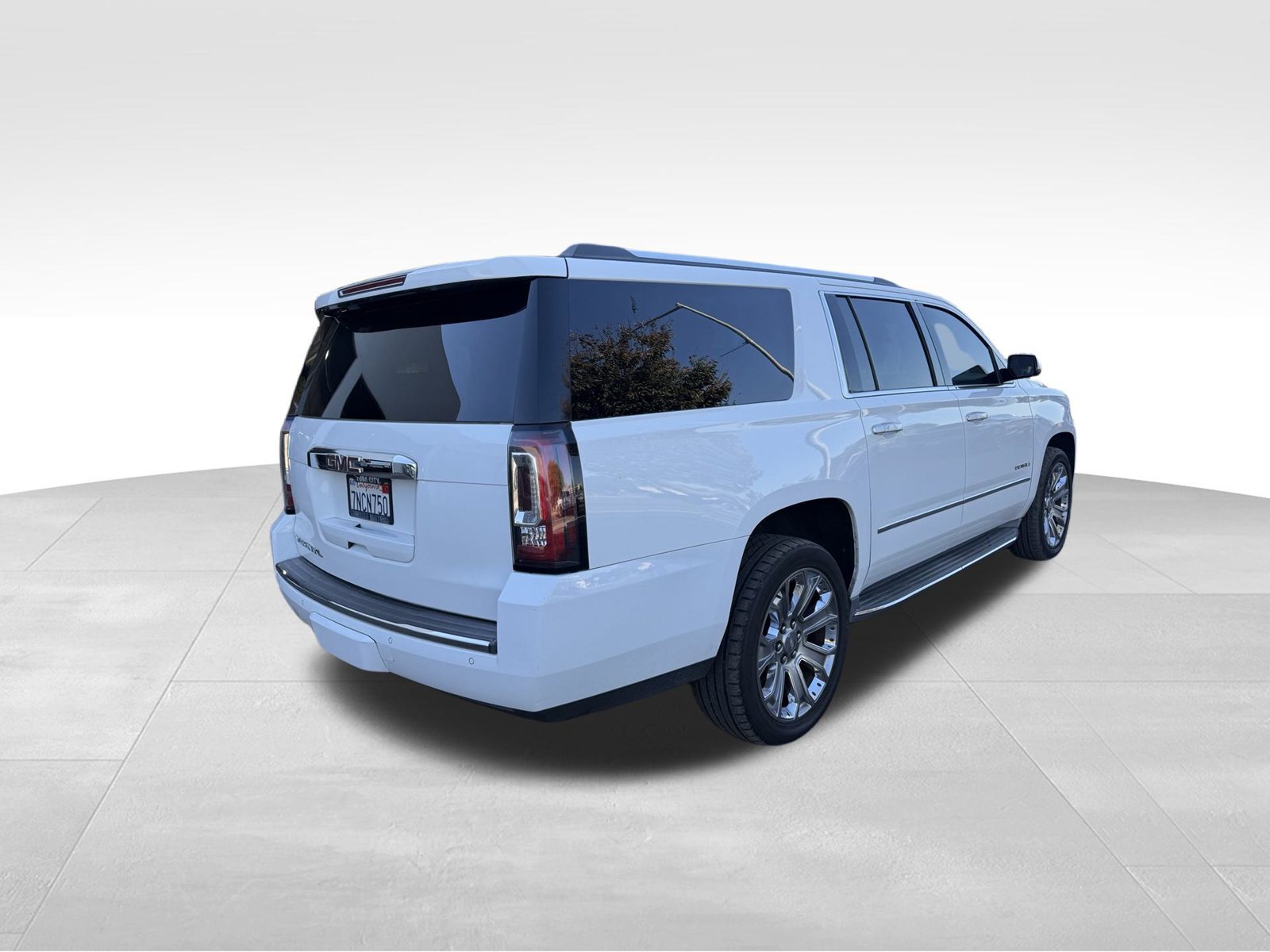 Used 2016 GMC Yukon XL Denali w/ Open Road Package AWD/4WD image 3