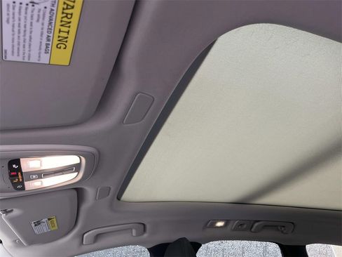 Used 2023 Volvo XC60 B5 Plus image 25