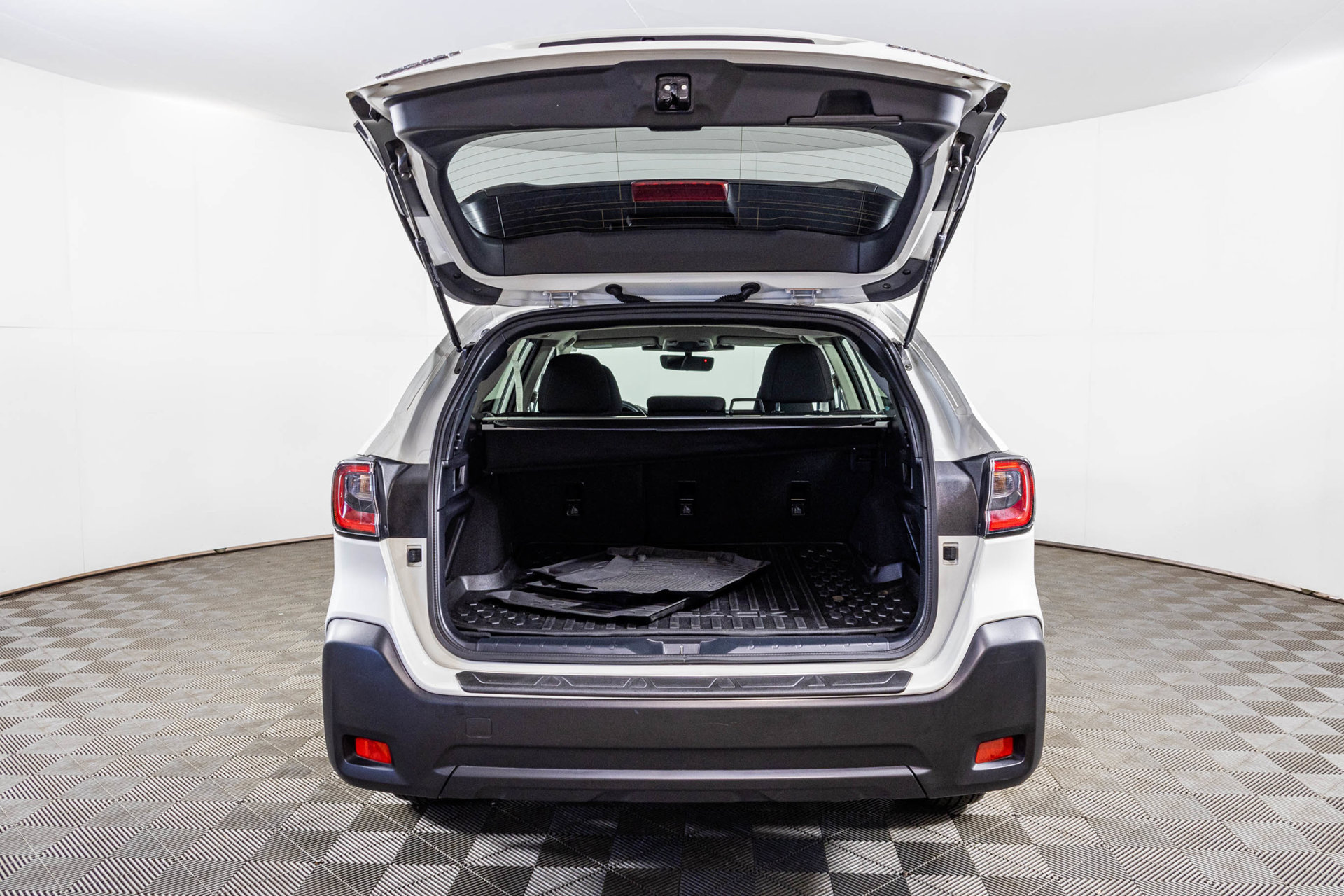 Used 2025 Subaru Outback Premium AWD/4WD image 38