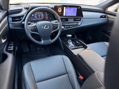 Certified 2025 Lexus ES 350 w/ Accessory Package (Z1) image 13