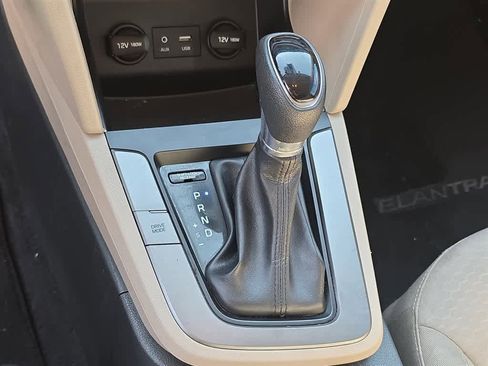 Used 2020 Hyundai Elantra SEL FWD image 23