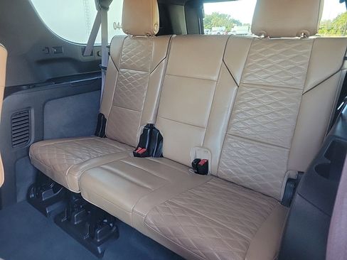 Used 2022 Cadillac Escalade ESV Premium Luxury image 16