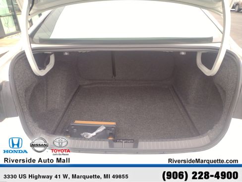 Used 2024 Volkswagen Jetta Sport image 8