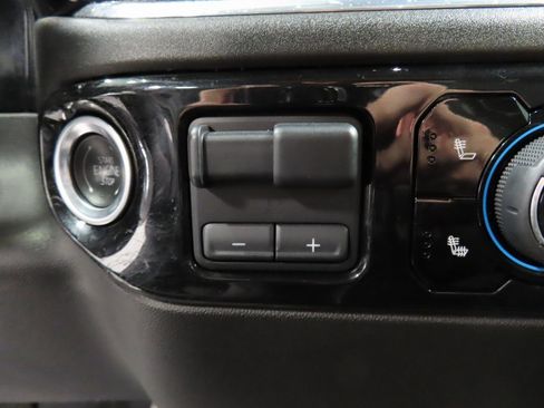 Used 2025 Chevrolet Silverado 1500 LT image 44