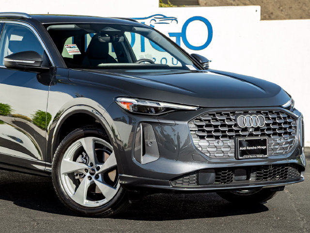 Used 2025 Audi Q5 Premium Plus w/ Premium Plus AWD/4WD image 5
