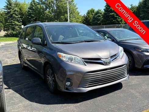 Used 2020 Toyota Sienna XLE FWD image 1