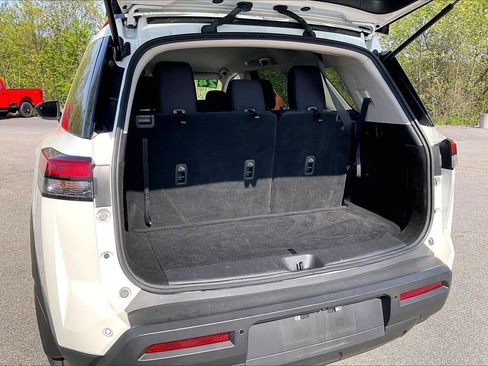 Used 2024 Nissan Pathfinder SV AWD/4WD image 34