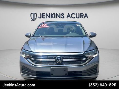 Used 2024 Volkswagen Jetta SE FWD image 3