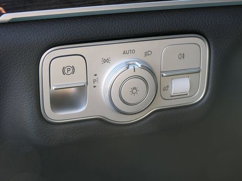 Used 2023 Mercedes-Benz GLS 450 4MATIC image 24