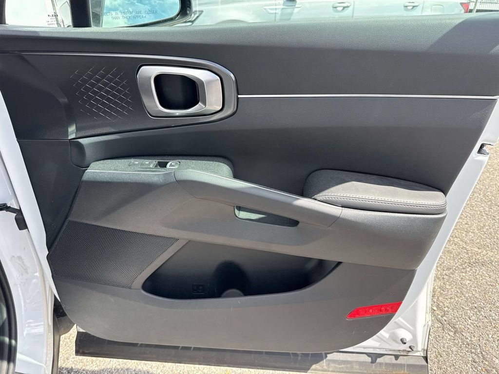 Certified 2025 Kia Sorento S FWD image 16