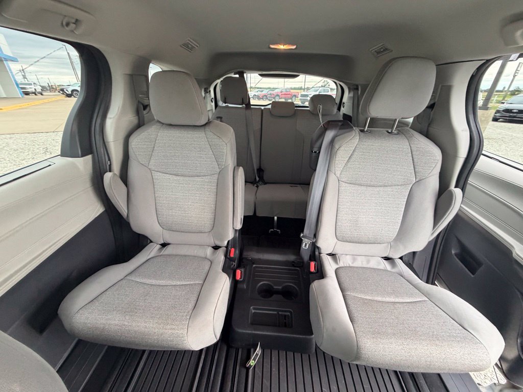 Used 2022 Toyota Sienna LE AWD/4WD image 21