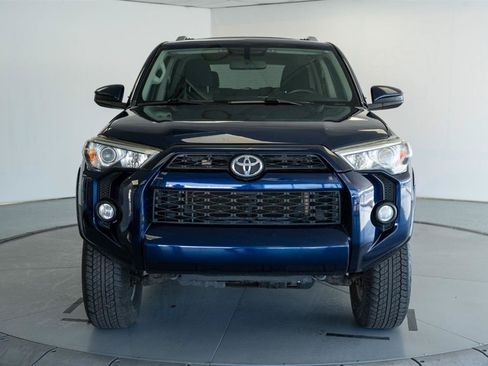 Used 2017 Toyota 4Runner SR5 AWD/4WD image 2