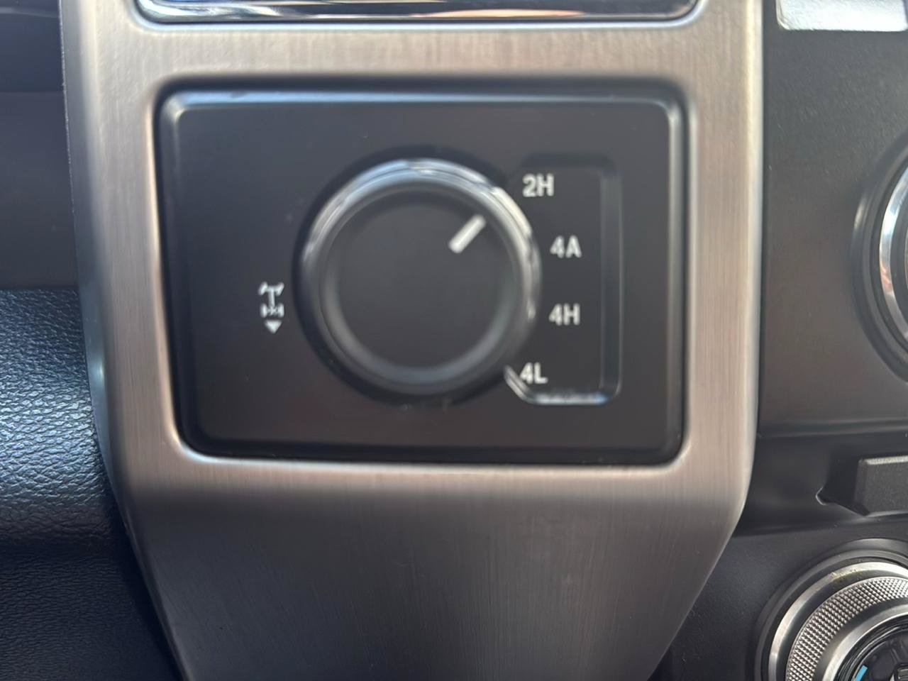 Used 2015 Ford F150 Platinum w/ Equipment Group 701A Luxury AWD/4WD image 38
