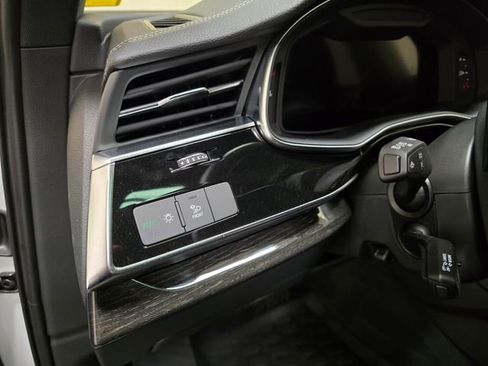 Certified 2025 Audi Q7 3.0T Premium w/ Convenience Package image 18