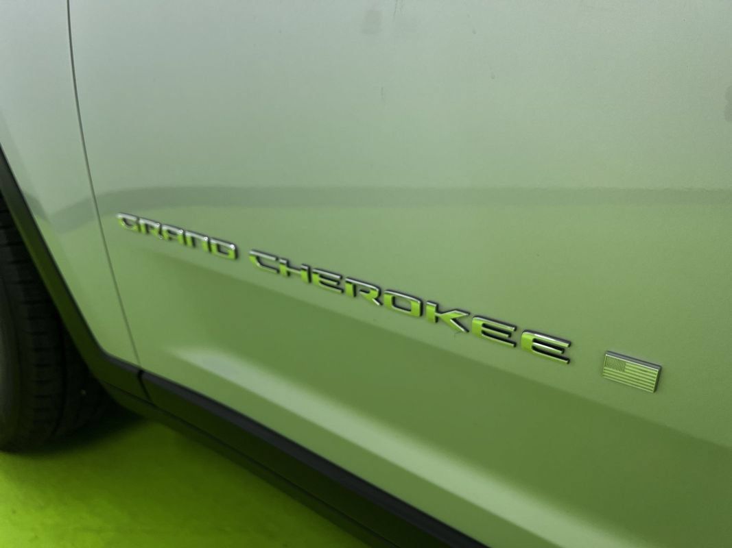 Used 2022 Jeep Grand Cherokee L Limited AWD/4WD image 15