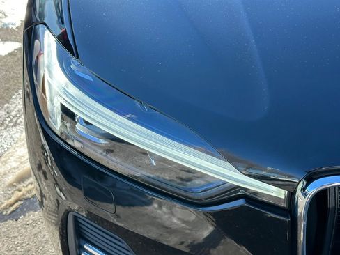 Used 2022 Volvo XC60 B5 Momentum w/ Climate Package image 12