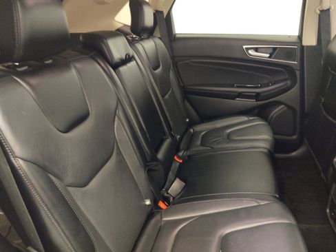 Used 2018 Ford Edge Titanium FWD image 19