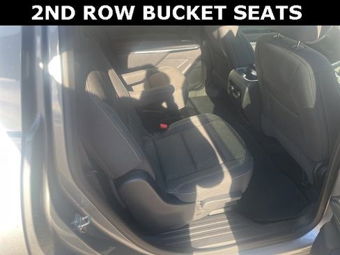 Used 2025 Chevrolet Traverse LT image 9