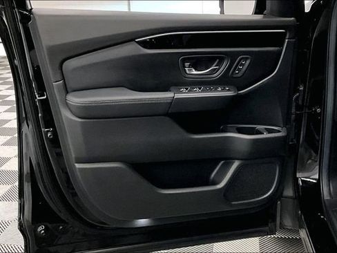 Used 2025 Honda Pilot Touring image 21