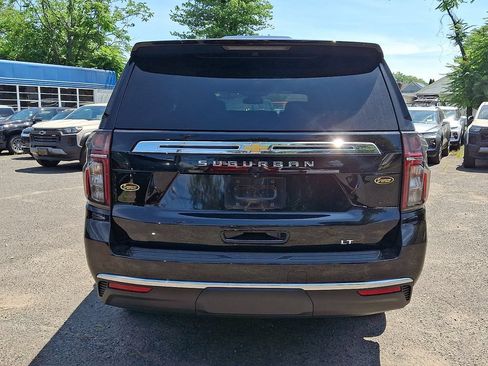 Used 2024 Chevrolet Suburban LT w/ Luxury Package AWD/4WD image 7