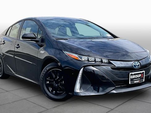 Used 2022 Toyota Prius Prime XLE FWD image 2
