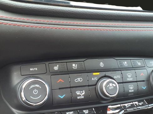 Used 2024 Dodge Durango GT image 8