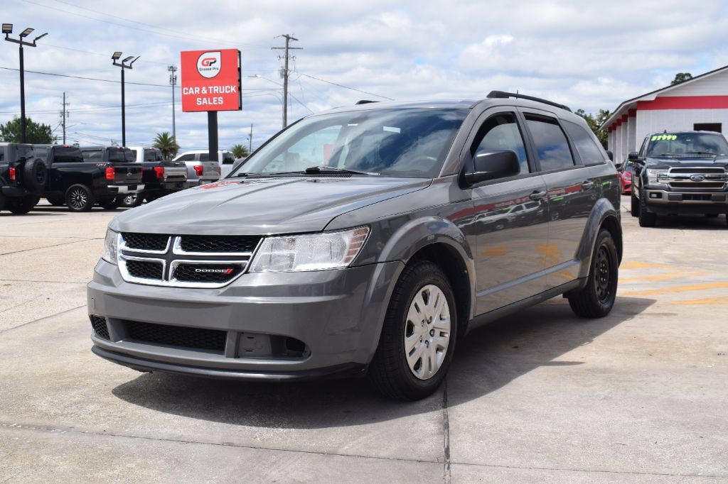 Used 2019 Dodge Journey SE FWD image 1