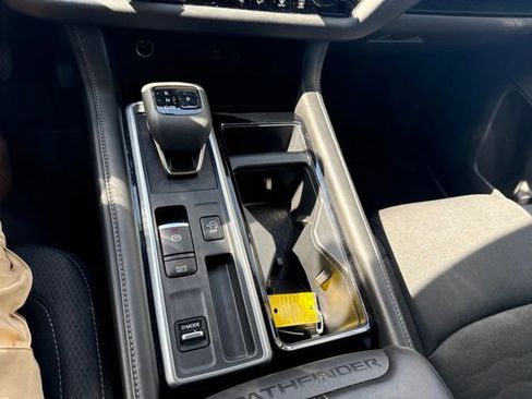 Used 2025 Nissan Pathfinder SV FWD image 9