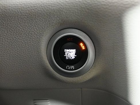 Used 2020 Chrysler Pacifica Limited image 36