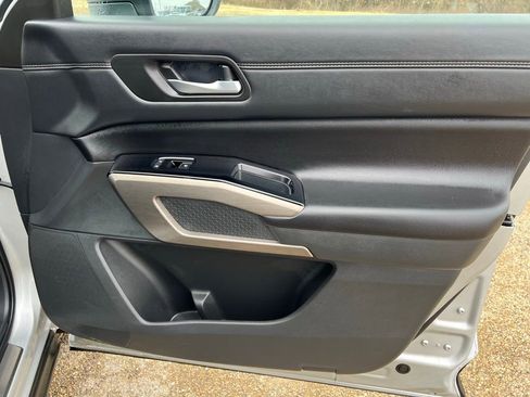 Used 2025 Nissan Pathfinder Platinum w/ Lighting Package (N92) image 17