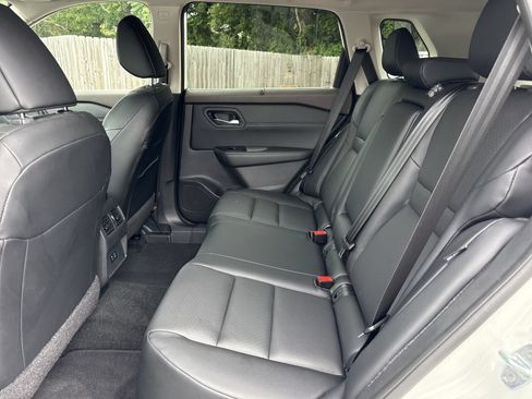 Used 2023 Nissan Rogue SV w/ SV Premium B Package FWD image 10