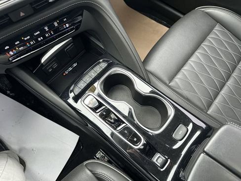 Used 2023 Buick Envision Avenir image 24