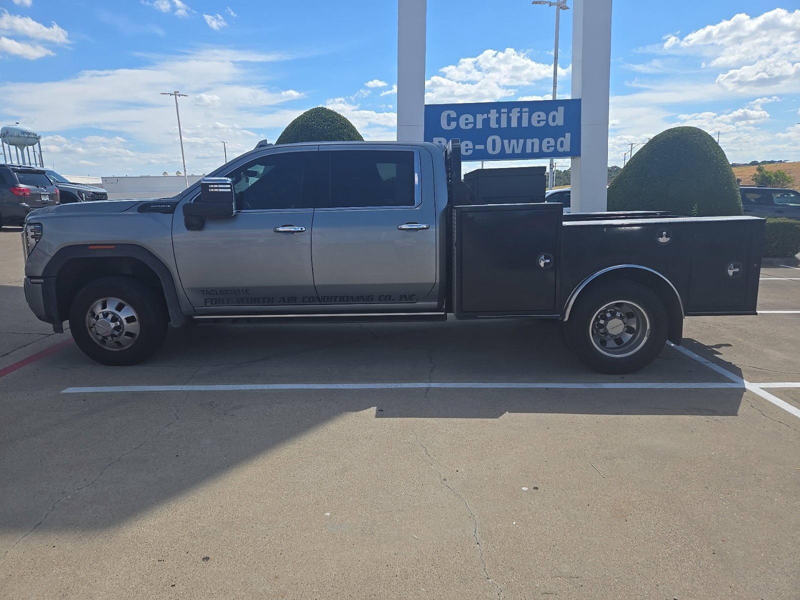 Used 2024 GMC Sierra 3500 Denali Ultimate AWD/4WD image 9