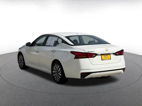 Used 2025 Nissan Altima 2.5 SV FWD image 11
