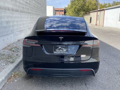 Used 2022 Tesla Model X Plaid image 3