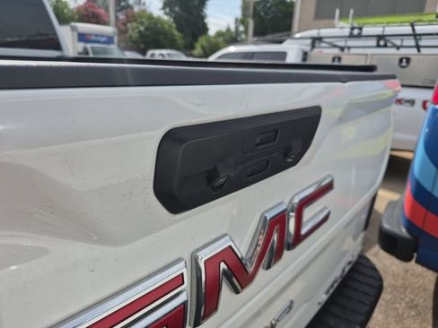 Used 2024 GMC Sierra 2500 AT4X AWD/4WD image 9
