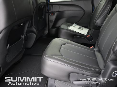 New 2027 Chrysler Pacifica Select AWD/4WD image 37