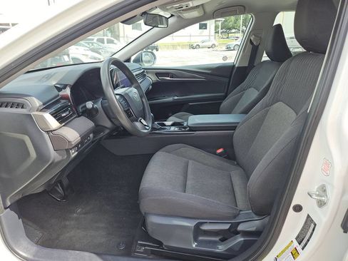 Used 2025 Toyota Camry LE FWD image 11